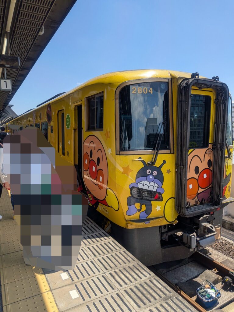 高松から高知へ移動したアンパンマン列車