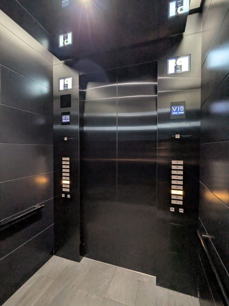 東急歌舞伎町タワー109シネマズプレミアム新宿へ向かうエレベーター